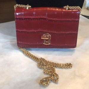♥️ Keyhole twist lock burgundy faux croc gold-tone chain crossbody mini bag